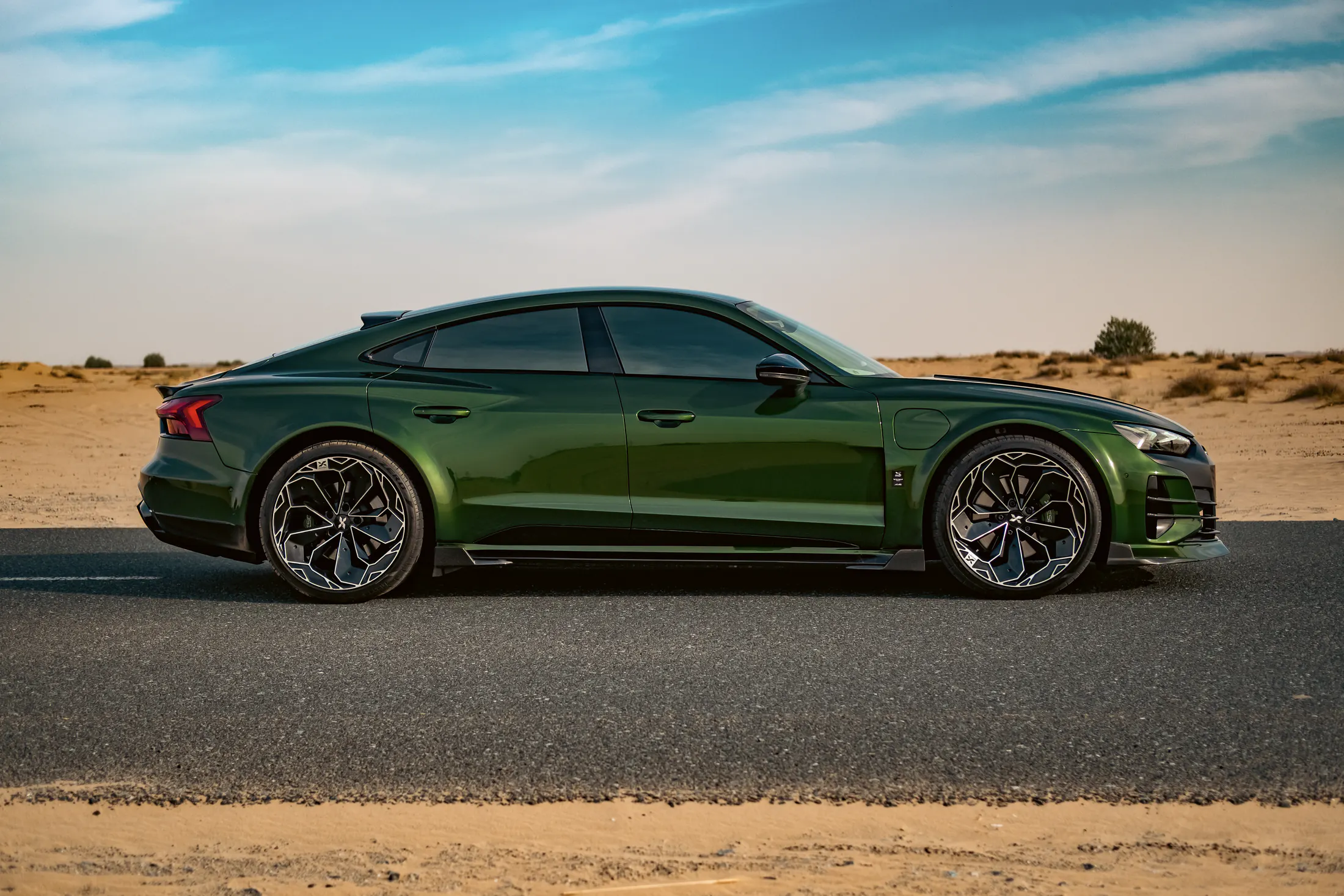 Audi RS e-tron GT, side profile on a desert road