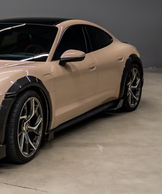 Porsche Taycan, side three-quarter on wheel and chassis line